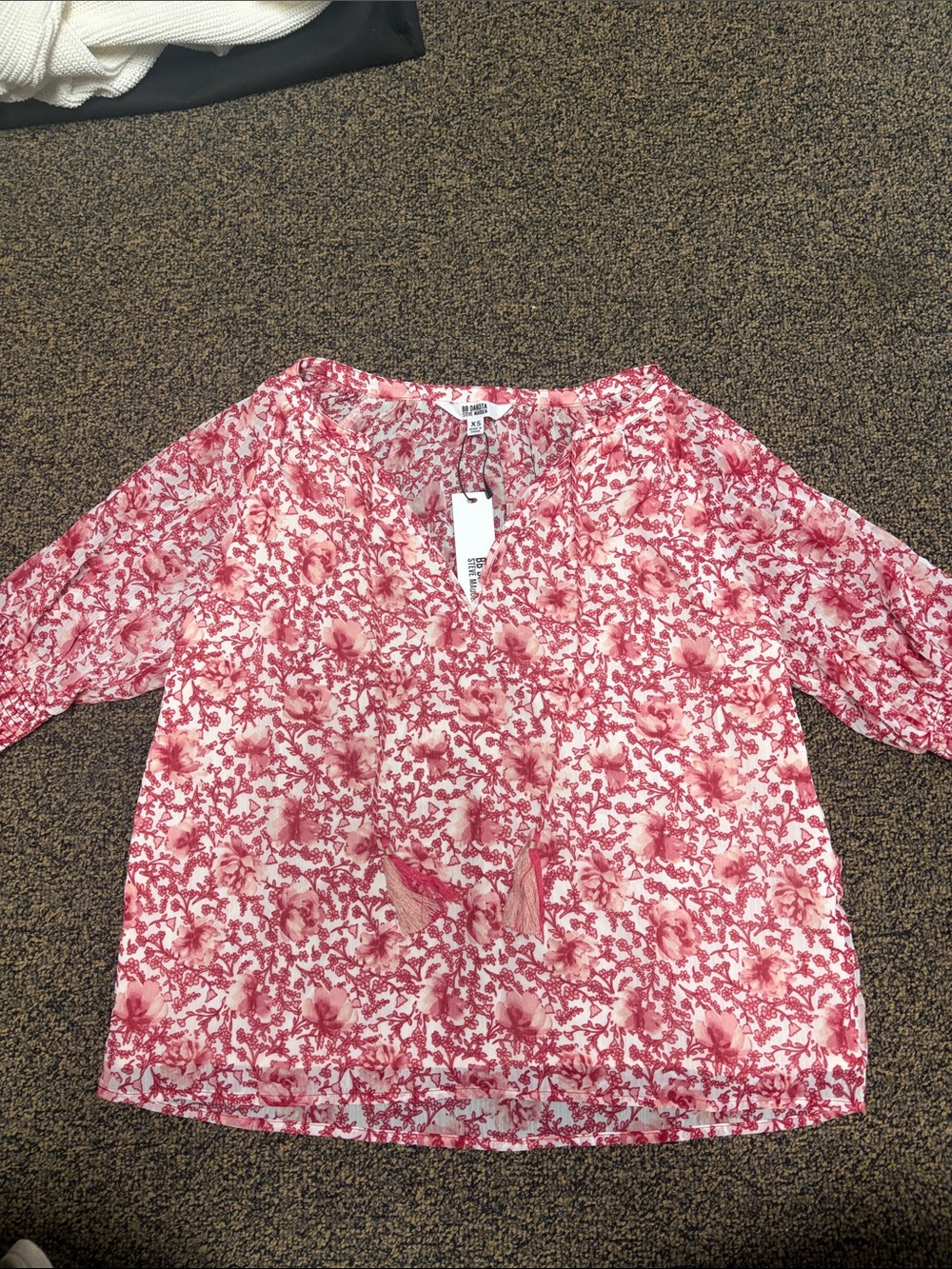 BB Dakota by Steve Madden Pink Floral V-Neck Blouse